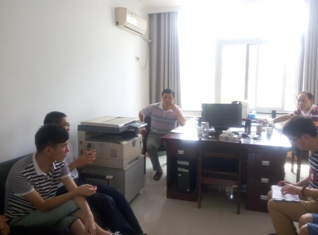 实践团成员与徐科长进行交流 实践团成员与徐科长进行交流